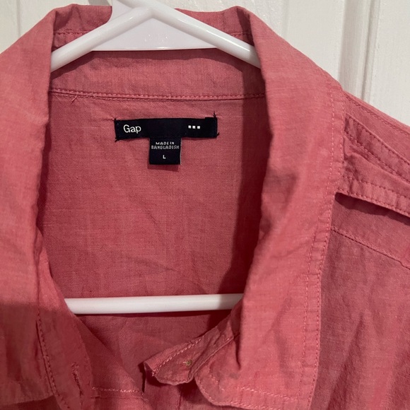Light weight 100% Soft Red Cotton Button Down- Gap Factory Size Large - Picture 2 of 6